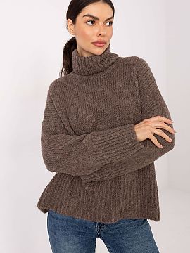 golf Factory Price  Pulover damă cu guler înalt și un tricotaj gros este o propunere ideală pentru zilele mai reci, combinând confortul cu un stil atempora