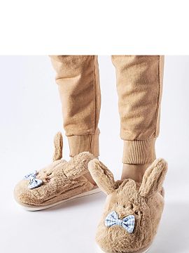 Papuci Solea  Papucii au o croială încălțată, ceea ce îi face ușor de încălțat și de dat jos. În plus, interiorul lor căptușit oferă o izol