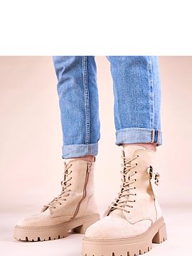 Ghete Solea  Descoperiți cea mai recentă tendință în lumea modei cu traperii bej pentru femei cu ursulețul Messey. Aceste pantofi unici sunt o comb