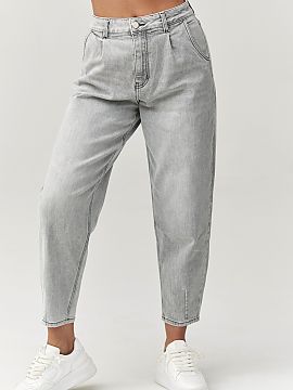 Pantaloni de blugi Makadamia  Mizează pe confortul și stilul atemporal! Jeansii mom fit cu talie înaltă sunt must-have-ul oricărei femei care iubește ținutele mode