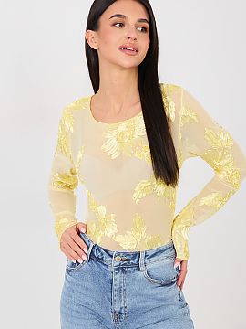 Bluzka Italy Moda  Elegantă, bluză potrivită realizată dintr-o mreajă delicată, care subliniază subtil silueta. Modelul se remarcă prin modelul spectac