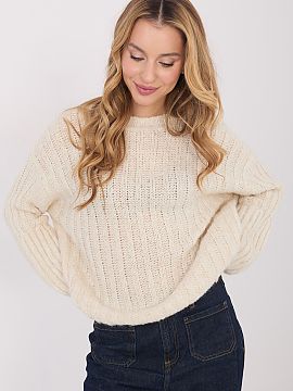 sweter Italy Moda  Pulover de damă cu un caracter casual, confecționat dintr-un material cu o țesătură groasă, perfect pentru zilele mai reci. Un model i