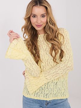 Bluzka Italy Moda  Elegantna bluză din dantelă bine croită este un model deosebit, care se potrivește perfect pentru ocazii speciale, petreceri și în ți