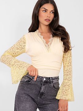 Corset Italy Moda  Body elegant realizat dintr-o combinație de poliester și elastan, care îmbină confortul cu un stil rafinat. Modelul de lungime standard,