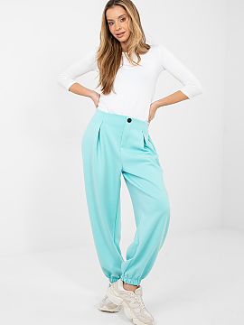 Pantaloni de trening Italy Moda  Pantaloni casual de tip joggery sunt o combinație perfectă între confort și aspect stilat, ideal pentru zi de zi și pentru o zi de lucr