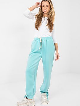 Pantaloni de trening Italy Moda  Pantaloni casual de tip joggers sunt o propunere ideală pentru zi de zi, combinând confortul cu un aspect modern. Realizate dintr-o ameste