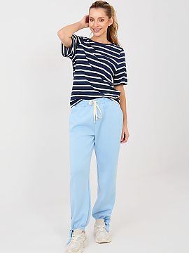 Pantaloni de trening Italy Moda  Pantaloni casual de tip jogging sunt o propunere ideală pentru ziua de zi, combinând confortul cu un aspect modern. Realizate dintr-o ames