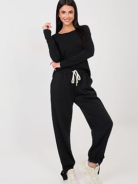 Pantaloni de trening Italy Moda  Pantaloni sport tip joggery sunt o propunere ideală pentru fiecare zi, combinând confortul cu un aspect modern. Realizate dintr-o amestec�