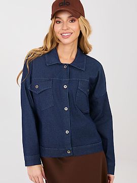 Jachetă din denim Rue Paris  Geacă clasică de damă din denim, într-un stil casual, ideală pentru ținutele de zi cu zi. Modelul se închide cu nasturi, are un guler