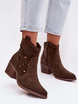 Botine cu toc Step in style  Botine cowboy pentru femei cu un model ajurat sunt o combinație între stilul clasic western și un aspect modern. Realizate din piele ecol