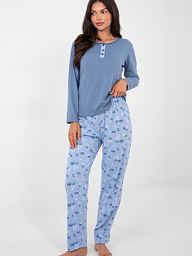 Pijama Forever Pink  Pijama confortabilă pentru femei formată dintr-o bluză de un singur culoar și pantaloni cu un model delicat floral. Realizată dintr-un 