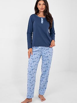 Pijama Forever Pink  Oferim doar textul tradus. Tradu acest text din poloneză în română: Pijama confortabilă de damă formată dintr-o bluză de o singură 