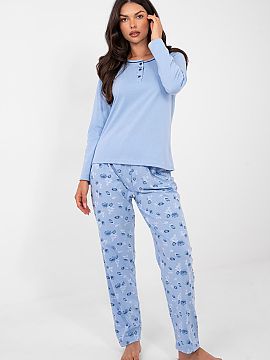 Pijama Forever Pink  Pijama confortabilă de damă formată dintr-o bluză de un singur culoar și pantaloni cu un model delicat floral. Realizată din bumbac de