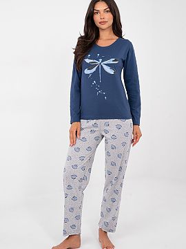 Pijama Forever Pink  O confortabilă pijama de damă formată dintr-o bluză și pantaloni, proiectată pentru confort și utilizare zilnică. Fabricată dintr-u