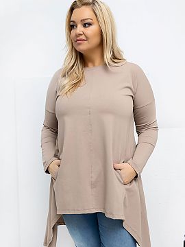 bluză plus size Relevance  Bluza asimetrică de mărime mare în stil casual este o propunere ideală pentru ziua de zi, combinând confortul cu aspectul modern. Model