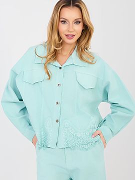 Jachetă din denim Rue Paris  Geaca de blugi feminina este un element vestimentar atemporal, ideal pentru stilizari de zi cu zi in stil casual. Croiala clasica si fina fa