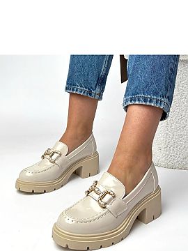 Mocasini Solea  Mocasinile cu ornament cu zirconiu sunt o propunere elegantă pentru femeile care apreciază stilul și confortul. Realizate din piele ecolo