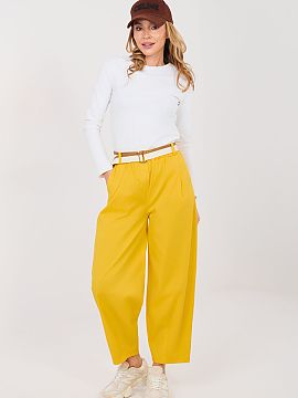 Pantaloni de damă Italy Moda  Pantaloni confortabili și eleganți în stil carrot, ideali pentru ținutele zilnice casual. Realizați din bumbac de înaltă calitate cu 