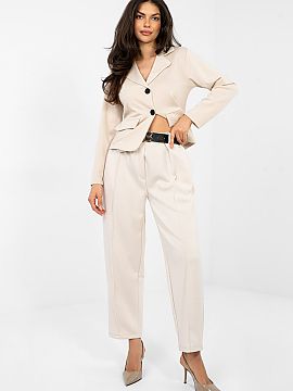 Pantaloni de trening Italy Moda  Pantaloni de trening moderni cu un caracter elegant, care se potrivesc perfect atât pentru ziua de zi, la locul de muncă, cât și pentru 