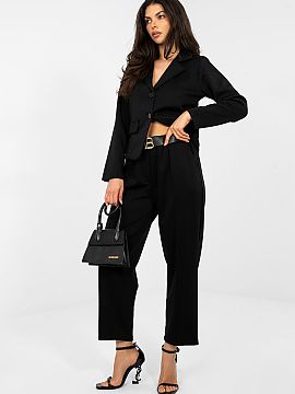 Pantaloni de trening Italy Moda  Pantaloni de trening moderni cu un caracter elegant, care se potrivesc perfect atat pentru ziua de zi, cat si pentru ocazii speciale. Aceast