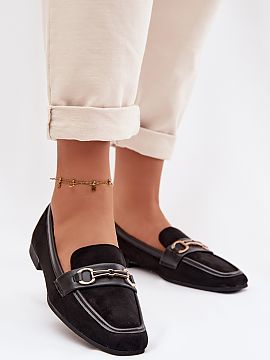Loafers Step in style  Clasicile loafers pentru femei din piele ecologică sunt o propunere elegantă și confortabilă pentru fiecare zi. Talpa plată asigură co