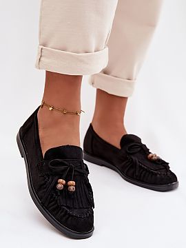Mokasini Step in style  Mocasini damă din piele ecologică sunt o propunere elegantă pentru ziua de zi. Vârful pantofului este decorat cu franjuri decorative și