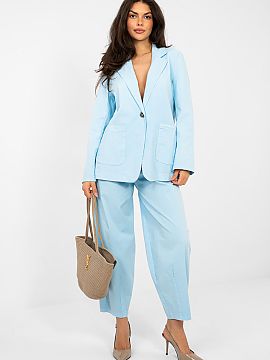 Sacou Rue Paris  Această geacă de damă din denim este un element universal al garderobei, care îmbină perfect croiala clasică cu stilul zilnic și rela