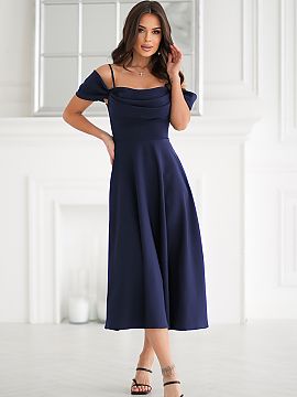 Rochie de seară Bicotone  Rochie midi elegantă în culoarea bleumarin. Partea de sus drapată cu mâneci căzute și bretele subțiri subliniază stilul feminin, iar