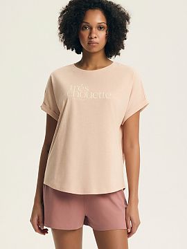 Pijama Henderson  Pijama confortabilă și elegantă pentru femei este o propunere ideală pentru un somn liniștit și relaxare în intimitatea casei. Bluza 