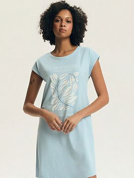 Cămaşă de noapte Henderson  Cămașa de noapte confortabilă și elegantă este o alegere excelentă pentru un somn confortabil și relaxare în intimitatea casei. Mode