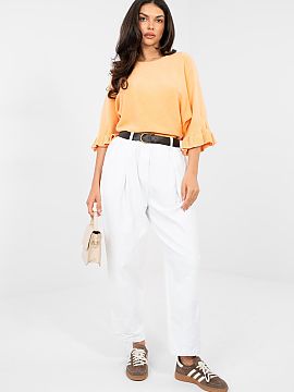 Pantaloni din catifea Italy Moda  Pantaloni din catifea caramizie cu croiala de morcov sunt o propunere excelentă pentru ziua de zi și pentru muncă. Caracterul casual comb