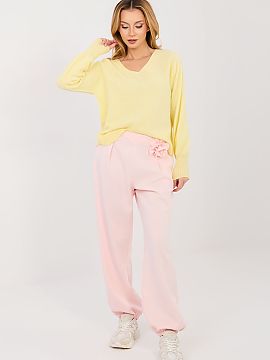 Pantaloni de trening Italy Moda  Pantaloni de trening eleganți de tip jogger sunt o combinație perfectă între confort și finisaj stilat. Modelul cu picioare lungi termi