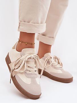 Pantofi de sport Step in style  Elegantul pantofi sport pentru femei din piele ecologică sunt o combinație între un model clasic și detalii moderne. Acest model se rema
