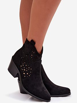 Cizme cu toc Step in style  Botinele pentru femei de la marca S.Barski, inspirate de stilul cowboy, sunt un accent impresionant al stilizărilor de primăvară. Realiza