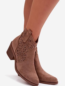 Cizme cu toc Step in style  Botinele de damă de la brandul S.Barski, inspirate de stilul cowboy, sunt un accent spectaculos al stilizărilor de primăvară. Realizate 