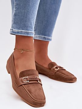 Loafers Step in style  Loaferii pentru femei sunt o propunere elegantă și versatilă, ideală pentru uz zilnic. Plasați pe un toc plat, aceștia oferă confort 