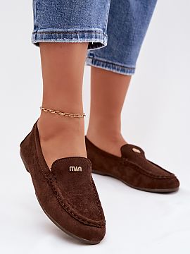 Mocasini Step in style  Mocasini de damă din piele ecologică sunt o propunere confortabilă și stilată pentru ziua de zi. În față se află un mic detaliu aur