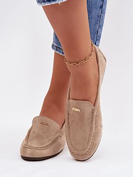 Mokasini Step in style  Mocasini pentru femei din imitație de catifea sunt o propunere confortabilă și elegantă pentru fiecare zi. În față se află un mic de