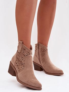 Cizme cu toc Step in style  Botinele de damă de la brandul S.Barski inspirate de stilul cowboy sunt un accent impresionant al stilizărilor de primăvară. Realizate d