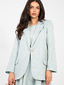 Sacou Rue Paris  O sacou elegant pentru femei cu o lungime standard, care combină perfect clasicul cu o notă subtilă de originalitate. Modelul se remarcă