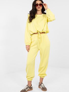 set Rue Paris  Setul de trening pentru femei, format din bluză și pantaloni, este o propunere excelentă pentru ziua de zi pentru femeile care apreciază