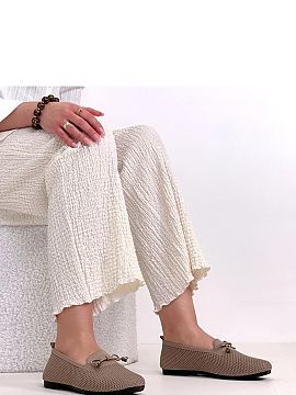 Mocasini Solea  Pantofi eleganți cu o fundiță decorativă spectaculoasă în față reprezintă o combinație perfectă între clasă și farmec feminin.