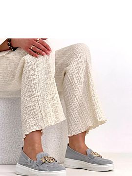 Tenişi Solea  Pantofii sport moderni cu o catarama decorativa spectaculoasa in fata sunt o propunere eleganta pentru persoanele care apreciaza confortul s