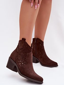 Botine cu toc Step in style  Botinele pentru femei de la marca S.Barski, inspirate de stilul cowboy, sunt un accent spectaculos al stilizărilor de primăvară. Realizat