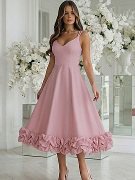 Rochie de seară Bicotone  Rochie elegantă midi închisă cu fermoar acoperit. Partea de sus potrivită cu decolteu în formă de inimă și cu bretele duble subțiri