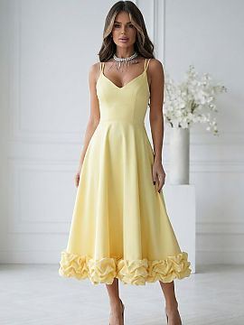 Rochie de seară Bicotone  Rochie elegantă de lungime midi, cu închidere ascunsă cu fermoar. Partea de sus se potrivește perfect, cu decolteu în formă de inimă 