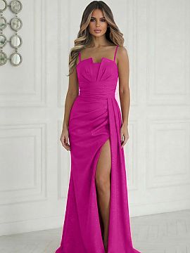 Rochie lungă Bicotone  Rochie de seară uimitoare în nuanța de fușie, confecționată dintr-un material subtil lucios, închisă cu un fermoar acoperit. Corsaju