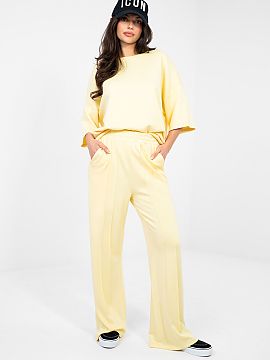 Pantaloni de trening Rue Paris  Pantaloni de trening extrem de confortabili realizați dintr-un material tip butter, foarte moale, delicat și extrem de plăcut la atingere