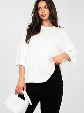 Bluzka Rue Paris  Bluza de bază cu croială lejeră este o propunere ideală pentru femeile care apreciază confortul și simplitatea atemporală în fiecare