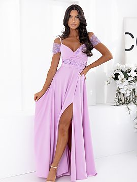 Rochie lungă With You  Rochie elegantă maxi în culoarea lila, creată pentru ocazii speciale. Un model cu croială feminină și potrivită, care subliniază fru